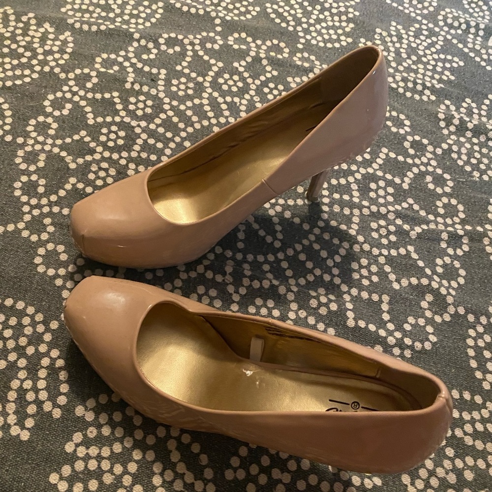 High heels - Picture 2 of 3